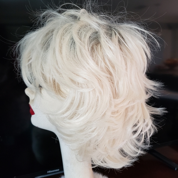 SOLD ---Blond wig - Picture 2 of 4
